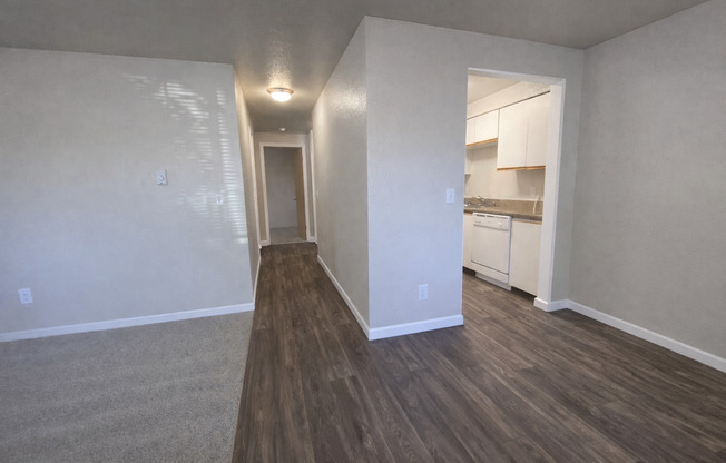 2 beds, 1 bath, 880 sqft, $1,550, Unit 2-102