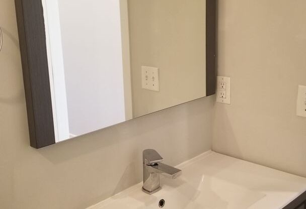 2 beds, 1 bath, $1,375, Unit Unit C