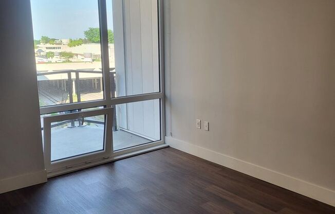1 bed, 1 bath, 808 sqft, $2,450, Unit #327