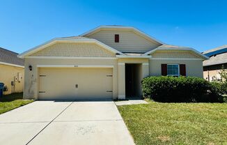 Gorgeous 4 Bedroom, 2 Bathroom Home in Winter Haven!!