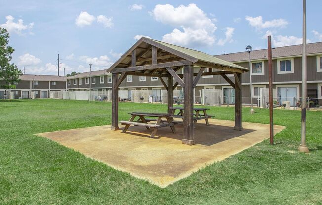 3 beds, 2.5 baths, 1,322 sqft, $950