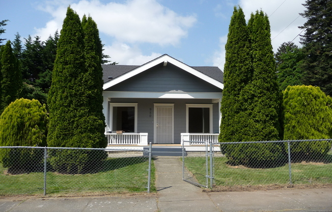 Bright, beautiful home in quiet and covenient neighborhood