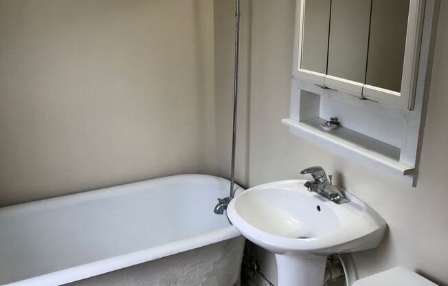 2 beds, 1 bath, $1,345, Unit 12