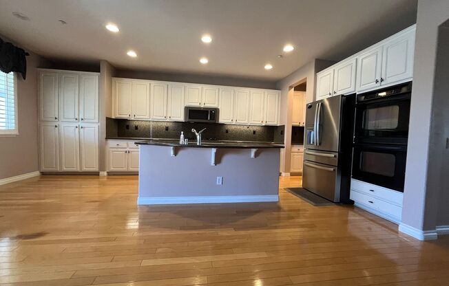 Two-Story 4-Bedroom Cul-de-Sac Home in the Redlands University Grove Community!