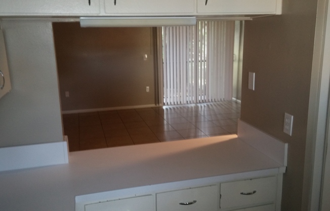 2 beds, 1 bath, 884 sqft, $1,400