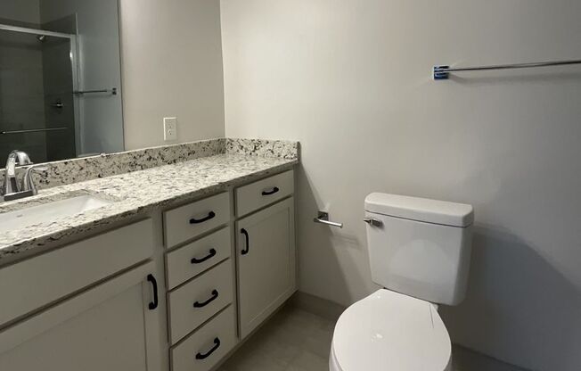 2 beds, 2 baths, 1,068 sqft, $1,757, Unit 1221TrC