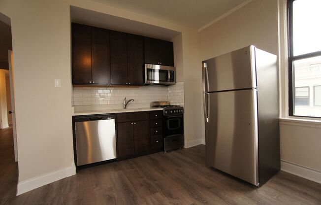 1 bed, 1 bath, 760 sqft, $1,895, Unit 301