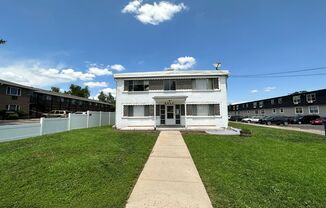 Updated 1 bedroom/1 bath in Edgewater! 1st floor Unit! Secure Building- Off Street Parking