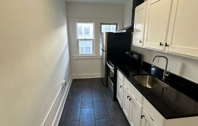 1 bed, 1 bath, 600 sqft, $1,050, Unit Unit 202