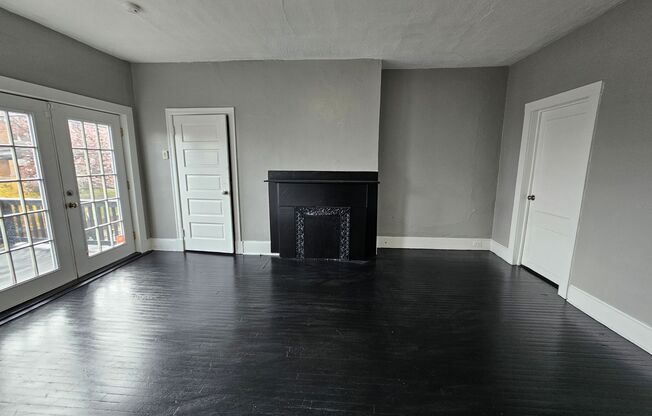 Amazing 3 Bedroom 1 Bathroom Apartment for rent in Carrick!