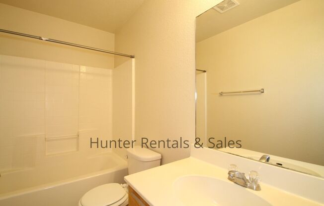 3 beds, 2 baths, $1,175, Unit Unit A