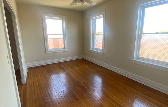 2 beds, 1 bath, 1,015 sqft, $1,825, Unit 17