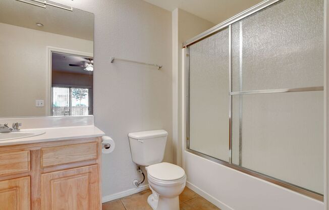 2 beds, 2 baths, $1,600