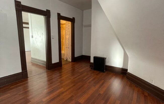 1 Bedroom apartment with rooftop Balcony!