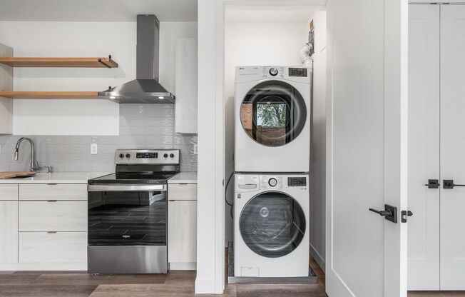 Studio, 1 bath, 400 sqft, $1,225, Unit 102