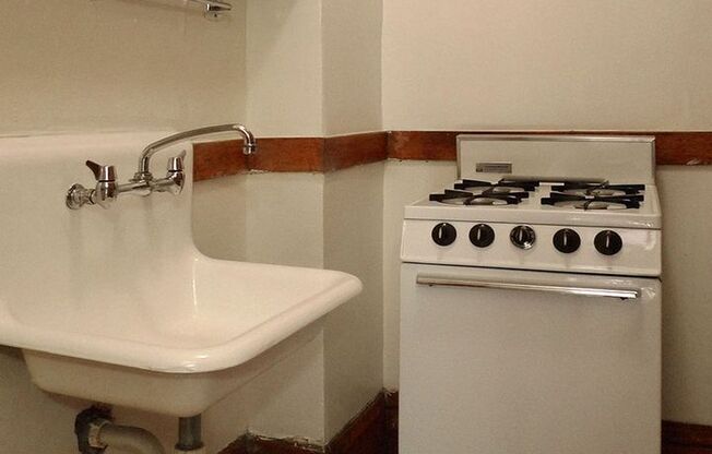 Studio, 1 bath, 375 sqft, $795, Unit 10 - 106