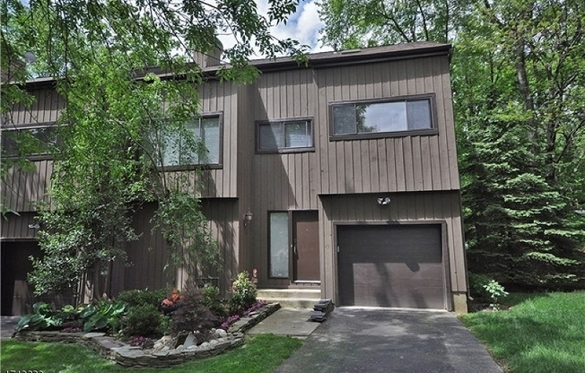 5 CEDAR LN