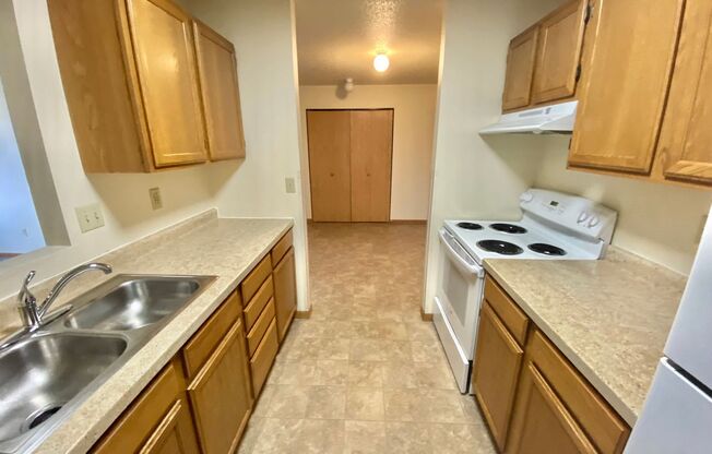 2 beds, 1 bath, 913 sqft, $850, Unit 205