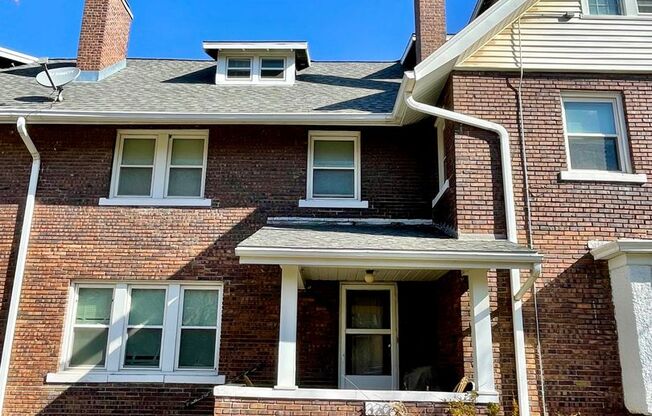 Beautiful & Spacious 3 Bedroom Townhome in Midtown