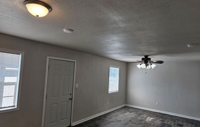 2 beds, 1 bath, 638 sqft, $708, Unit Whispering Hills 113