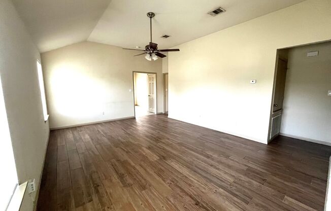 4 Bed House - North of UT Campus