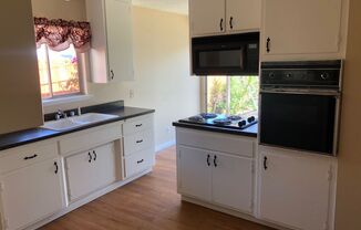 2 beds, 1 bath, 1,050 sqft, $2,950