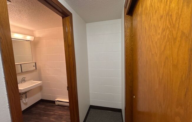 Studio, 1 bath, 500 sqft, $650, Unit 106