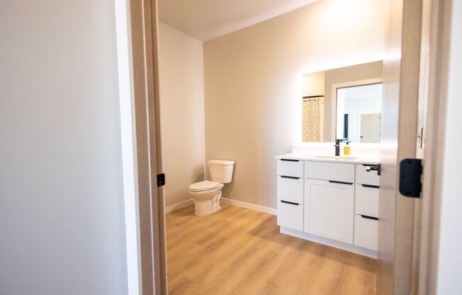 1 bed, 1 bath, 560 sqft, $1,395, Unit 405