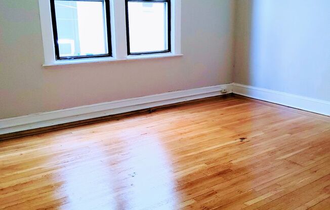 2 beds, 1 bath, $1,295, Unit 1