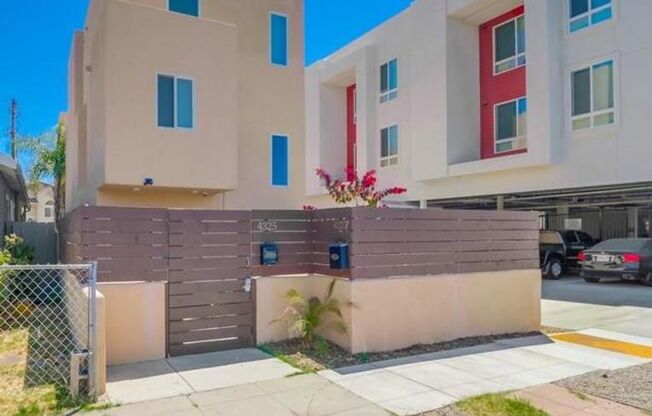 2 Bed, 1.5 Bath Stunning, Gated Tri-Level Townhouse!