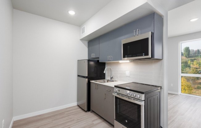 Studio, 1 bath, 287 sqft, $1,299, Unit Ellis 1909 Unit 209