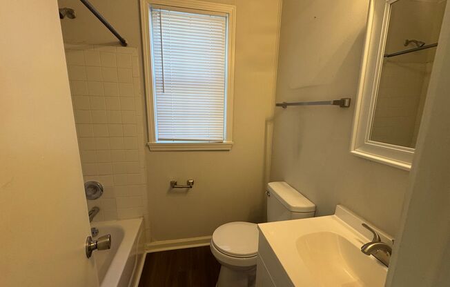 1 bed, 1 bath, 400 sqft, $595, Unit 002