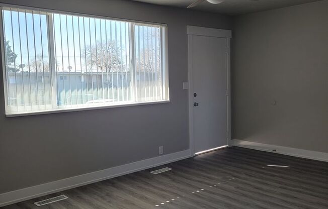 2 beds, 1 bath, 800 sqft, $1,395, Unit #16
