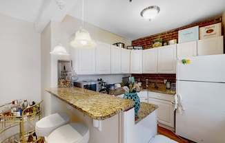 3 beds, 2 baths, 850 sqft, $4,795, Unit 21