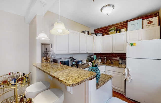 3 beds, 2 baths, 850 sqft, $4,795, Unit 21