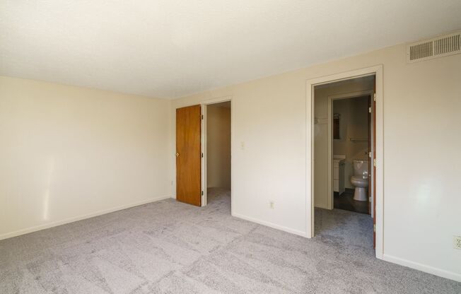 2 beds, 1.5 baths, $1,350, Unit 773 E Thurber Dr Apt. C