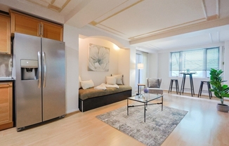 1 bed, 1 bath, 863 sqft, $3,500, Unit 703