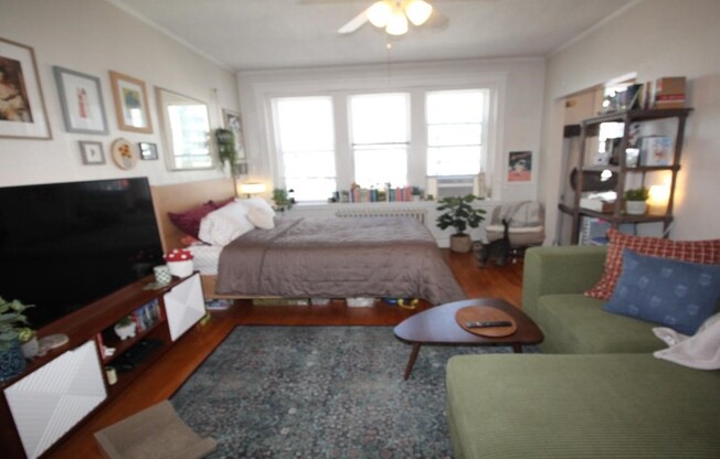 Studio, 1 bath, 550 sqft, $2,200, Unit 44