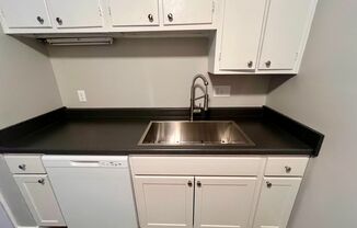 2 beds, 1 bath, $990, Unit 03