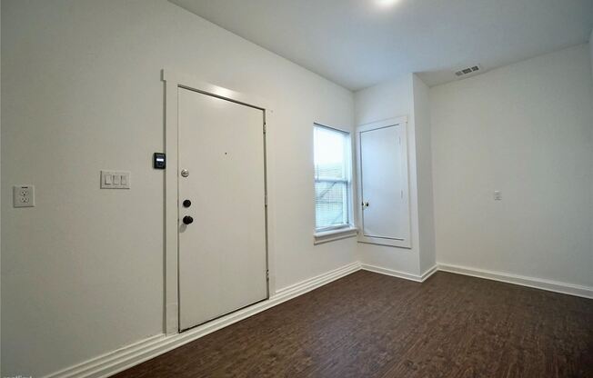 4703 Columbia Ave Unit 102