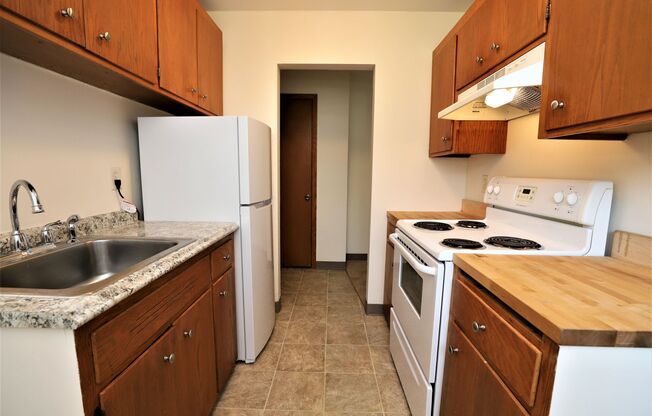 1 bed, 1 bath, 690 sqft, $1,025, Unit 7