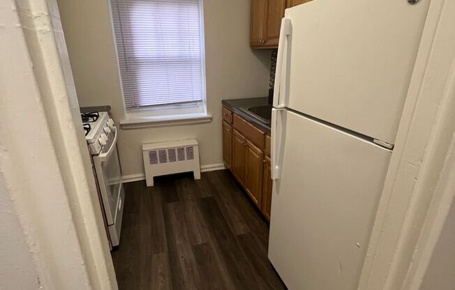 1 bed, 1 bath, 800 sqft, $1,525, Unit 415 12-G