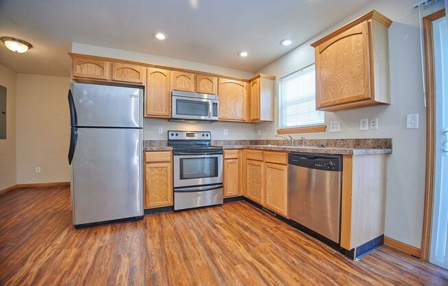 3 beds, 2.5 baths, 1,364 sqft, $1,550, Unit 12W