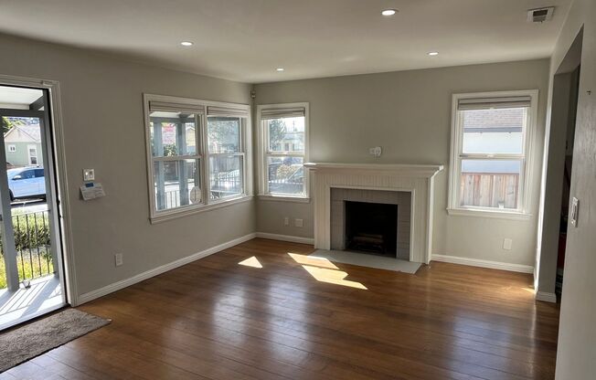 Lovely 3-Bedroom Richmond Home with Newly Renovated Kitchen