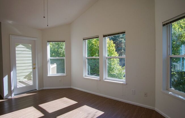 Lair Hill-Spacious & Updated 2-Bed/2-Bath Townhouse w/Balcony!