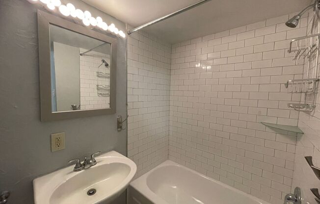 Updated 2 bedroom house for rent in the South Side !