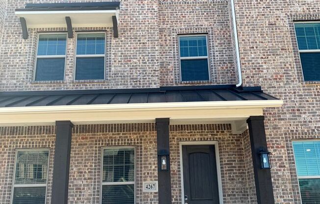 LUXURY TOWNHOME IN THE HEART OF FRISCO