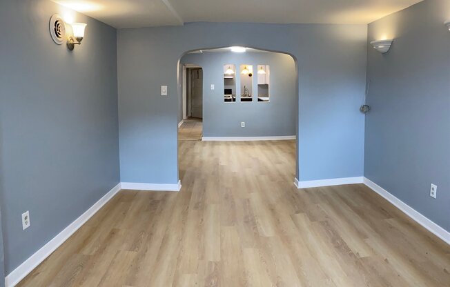 3755 S WINCHESTER AVE