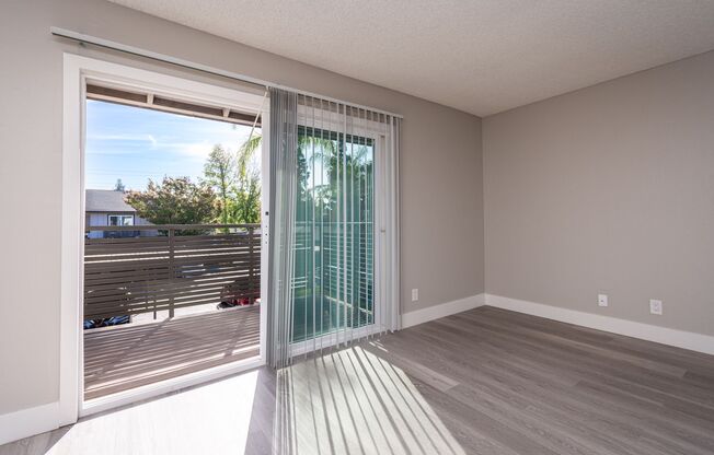 2 beds, 1 bath, 760 sqft, $1,825