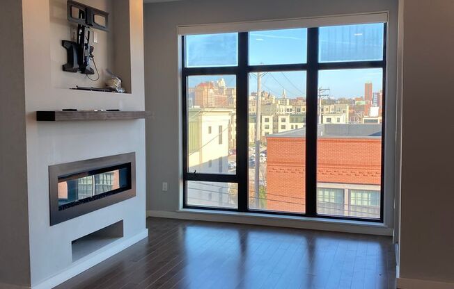 Beautiful CWE Condo with all the Amenities!